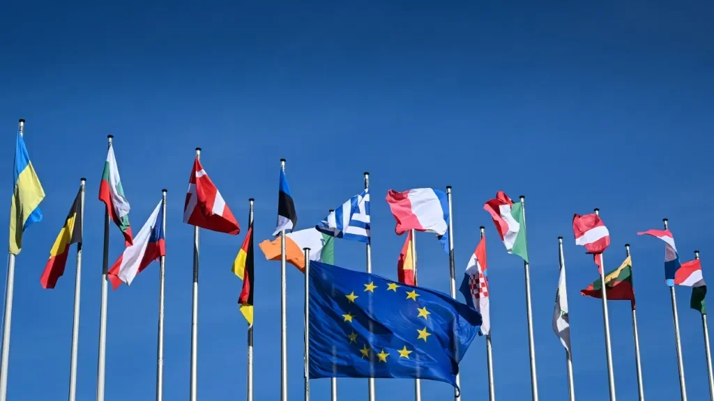 UE Adiciona Angola à Lista de Países de Alto Risco para Lavagem de Dinheiro