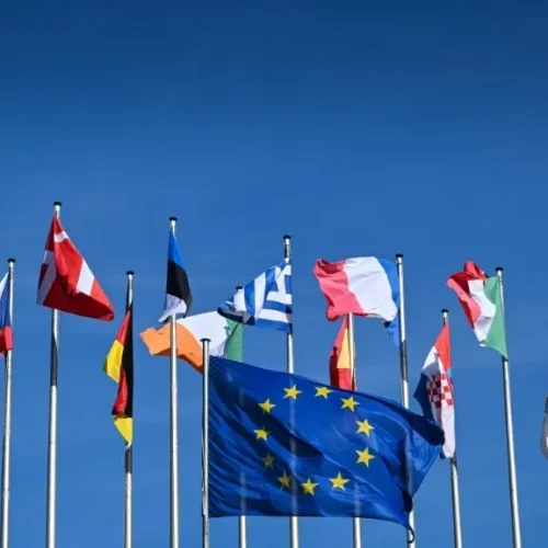 UE Adiciona Angola à Lista de Países de Alto Risco para Lavagem de Dinheiro
